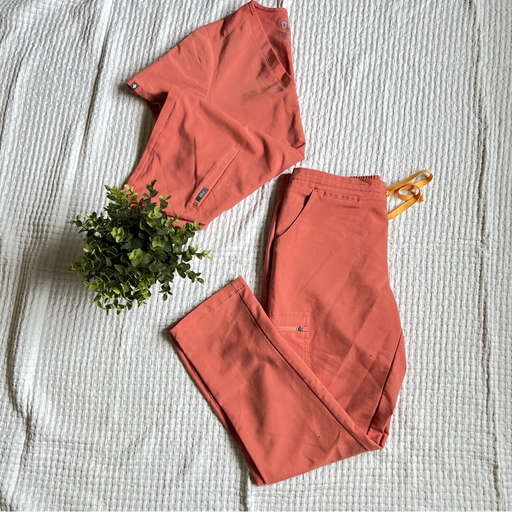 Coral FIGS set